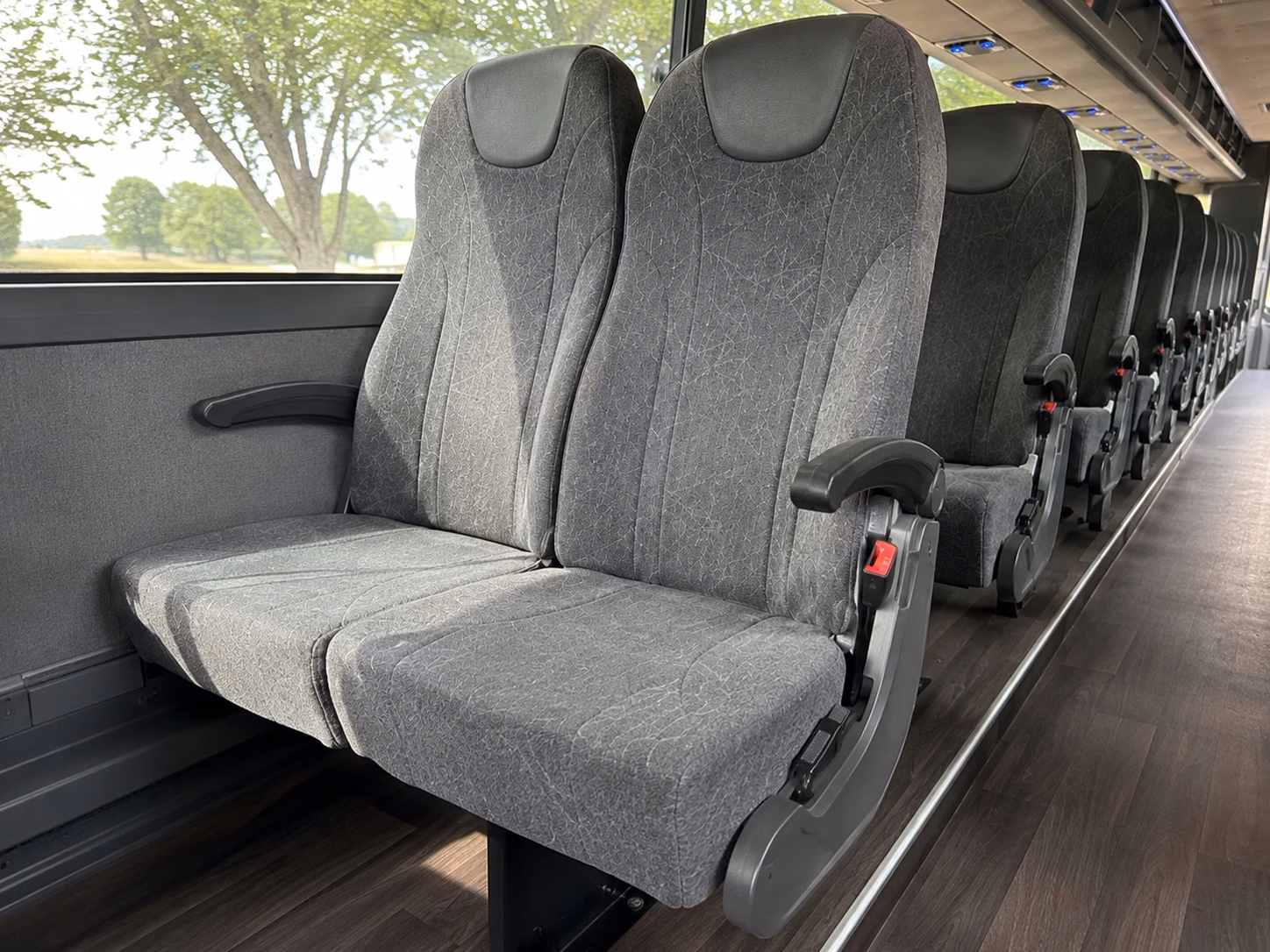 corporate sporting event shuttles group outings from brooklyn park
