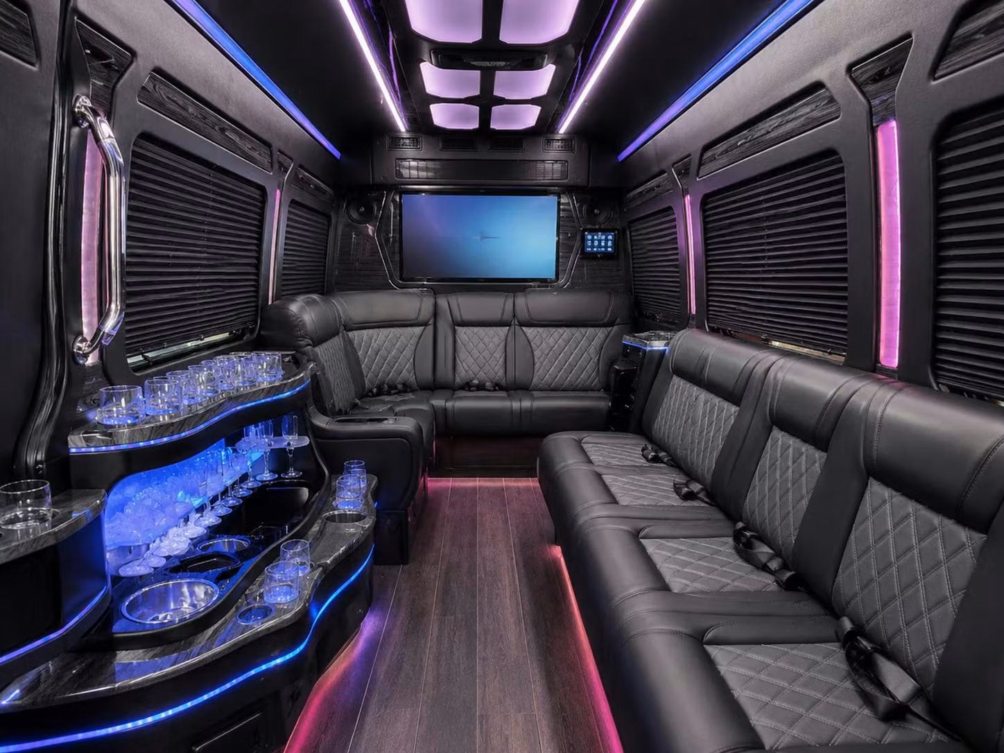 shuttle buses for hotel to airport transfers in brooklyn park